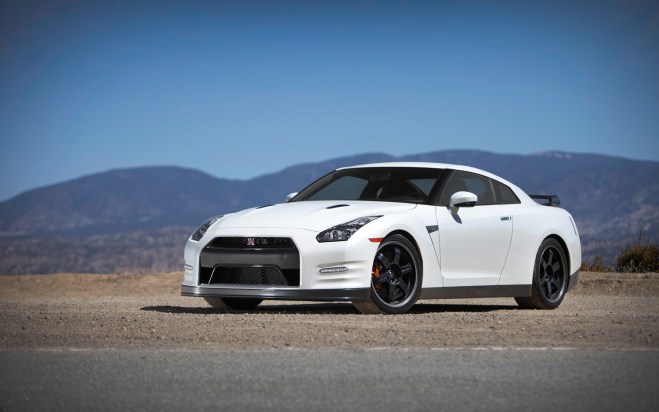 2013-Nissan-GT-R-Black-Edition-front-three-quarter