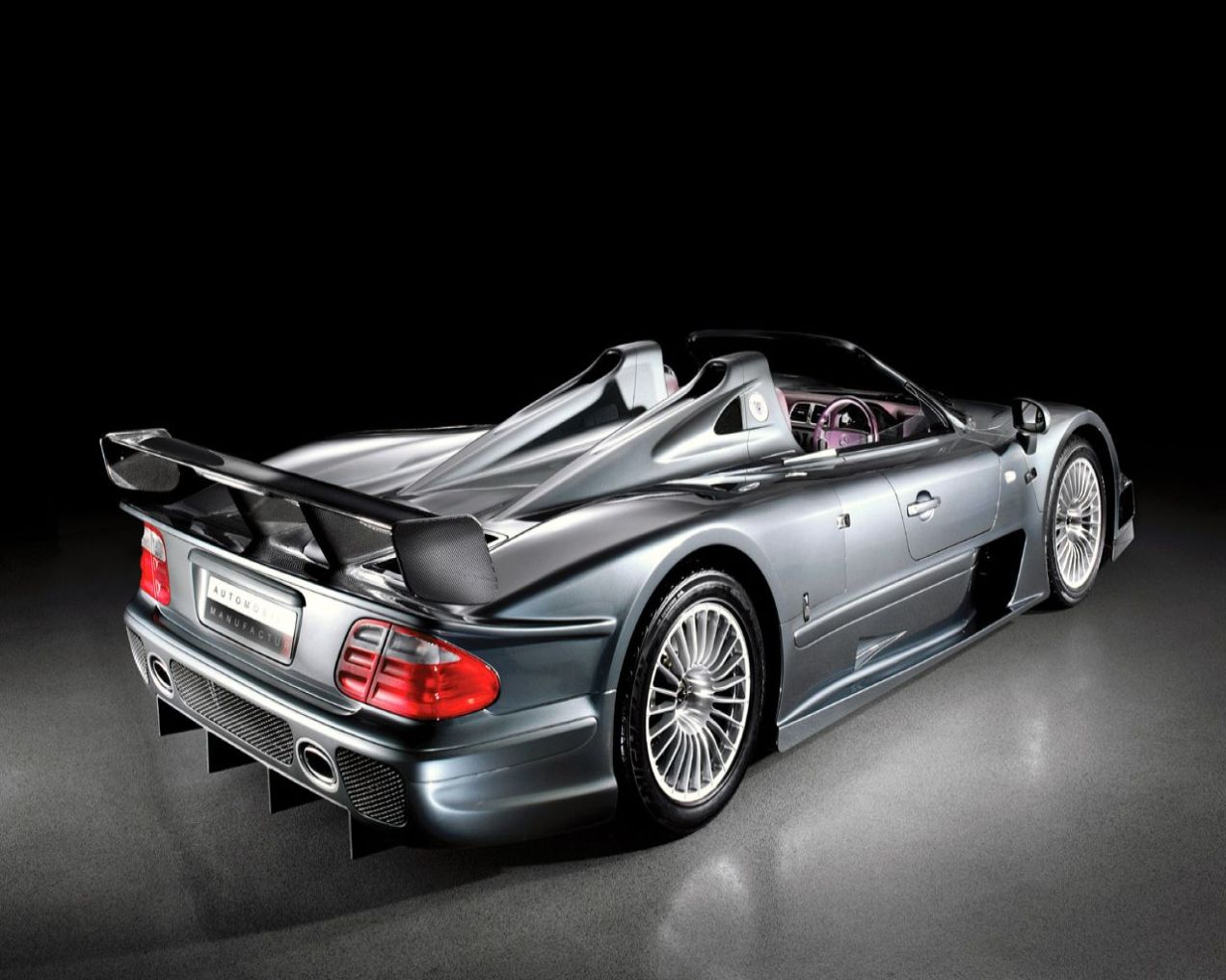 mercedes-benz-clk-gtr-coupe-and-roadster_1280x1024_72432