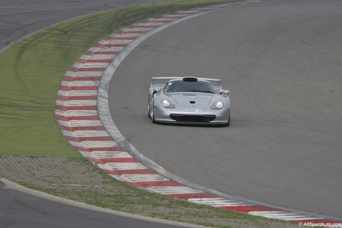 1998-porsche-911-gt1-street-version_18_sb