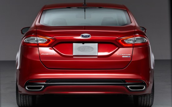 2013-Ford-Fusion-rear-end