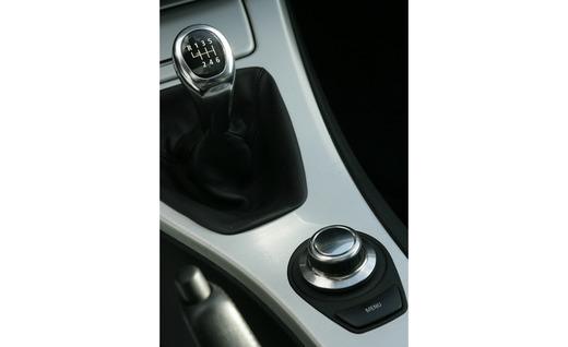 dinan-s3-bmw-335i-shifter-and-idrive-controls-photo-351493-s-520x318