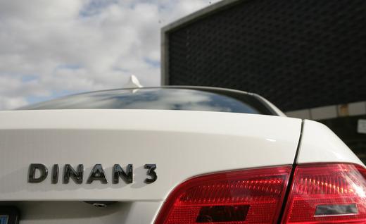 dinan-s3-bmw-335i-trunklid-badge-and-taillight-photo-351486-s-520x318