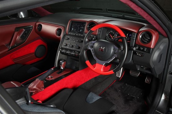 Tommy_Kaira_SilverWolf_GT-R_1