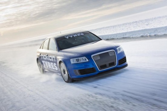 Audi-RS6-at-208-mph...-on-ice-1-640x426