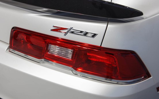 2014-Chevrolet-Camaro-Z28-taillight