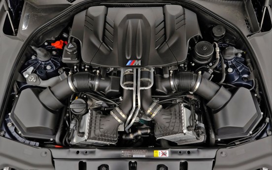 2013-bmw-m6-coupe-engine
